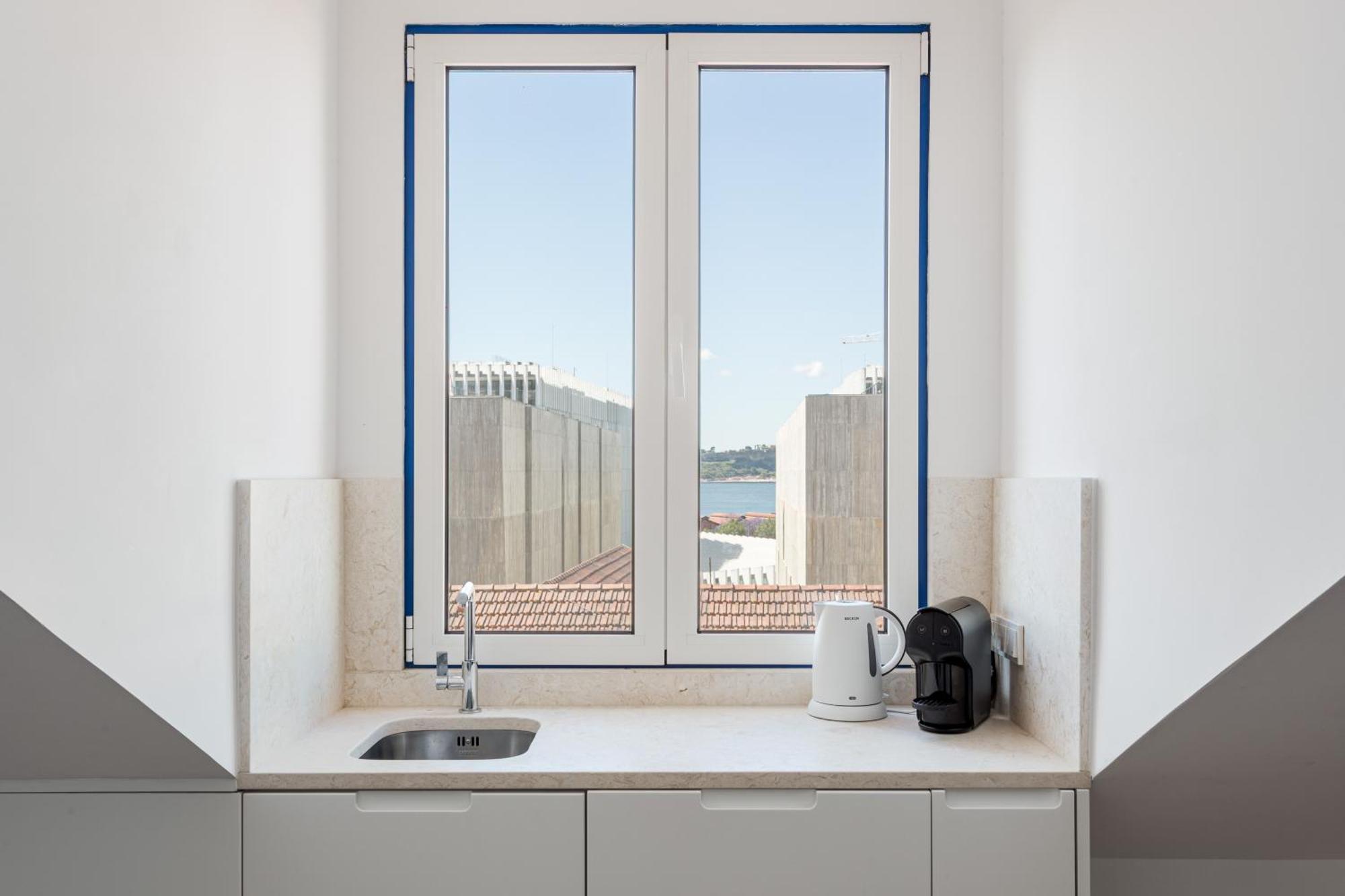 Joivy Modern Flat With River View Near Bica Elevator Apartamento